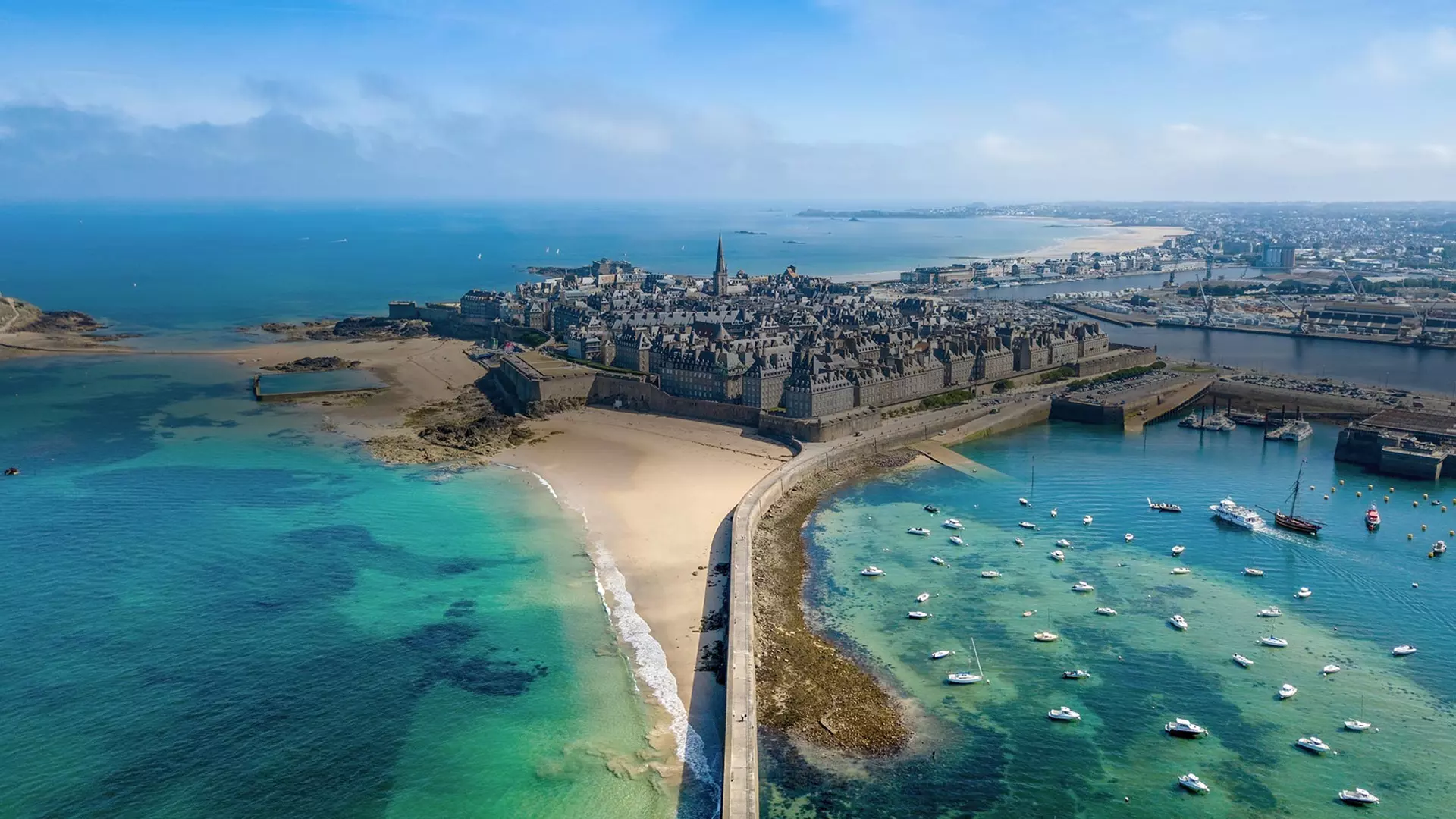 900 chambres accessibles à pied du Palais